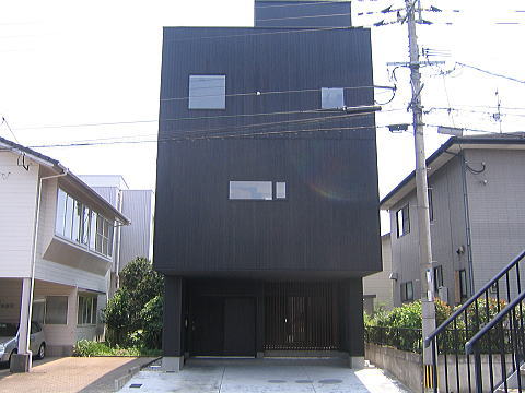 モダンな鉄骨３階建て鉄骨住宅